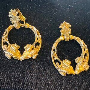 VTG Victorian Style Signed Florenza Double Rams Head Hoop Earrings